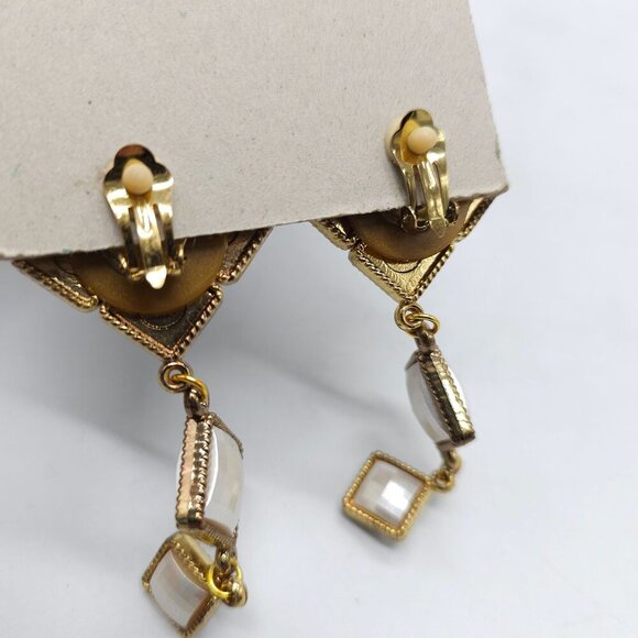Vintage 1980s Gold Tone Faux Pearl Geometric Clip-On Dangle Earrings - Picture 3 of 5